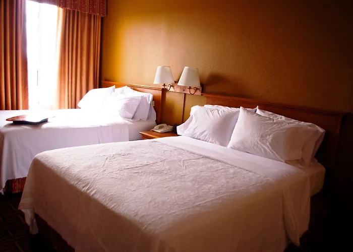 Hotel Hampton & - West