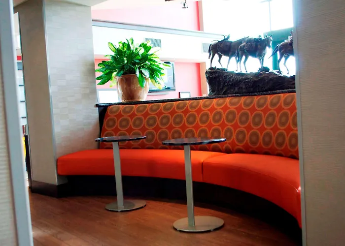 Hotel Hampton & - West