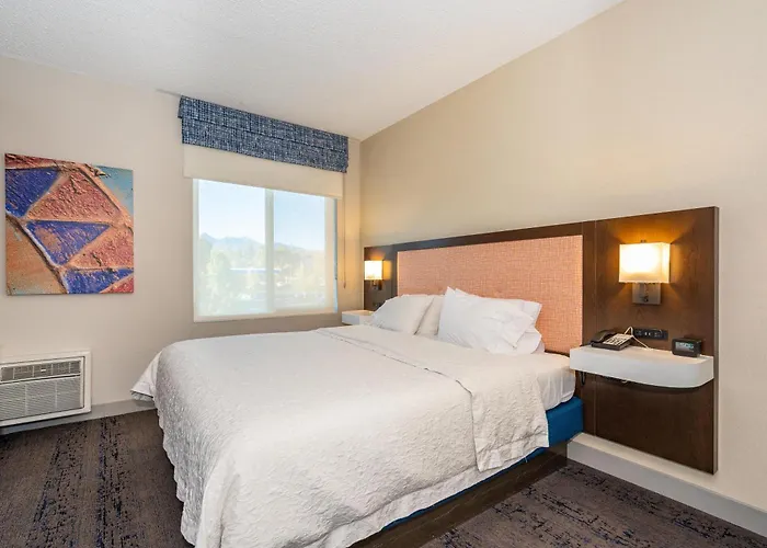 Hotel Hampton & - West
