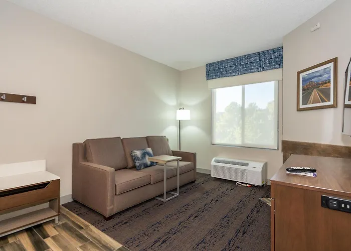 Hotel Hampton & - West 3*