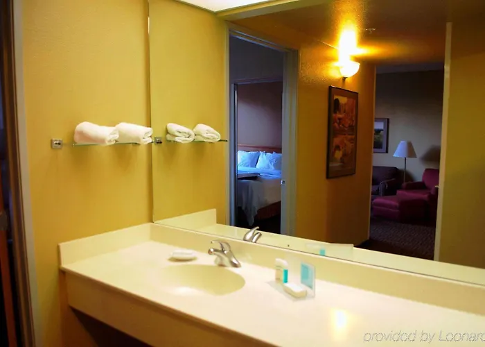 Hotel Hampton & - West