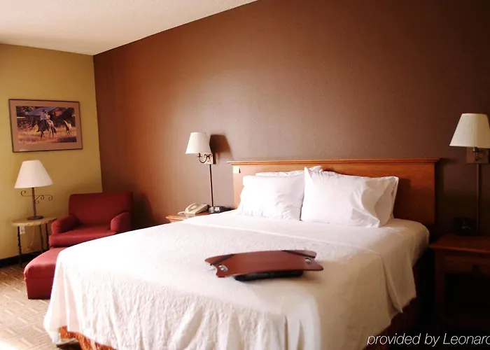 Hotel Hampton & - West